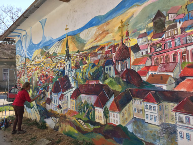 УЛИЧНА УМЕТНОСТ У БЕЛОЈ ЦРКВИ: Муралима француске уметнице зову туристе